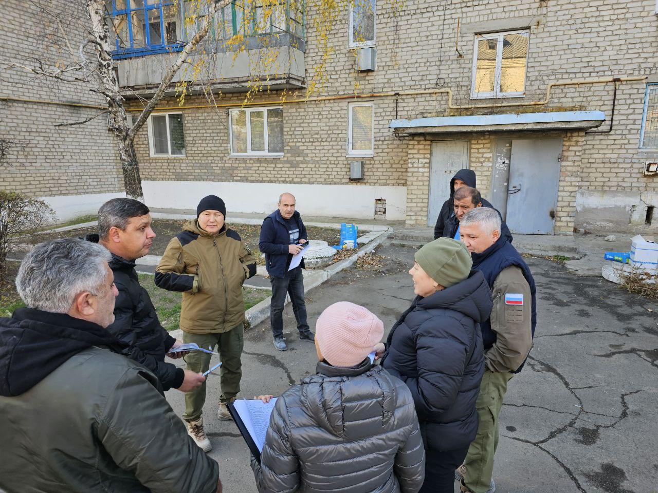 Якутия продолжает ремонт в домах Докучаевска .