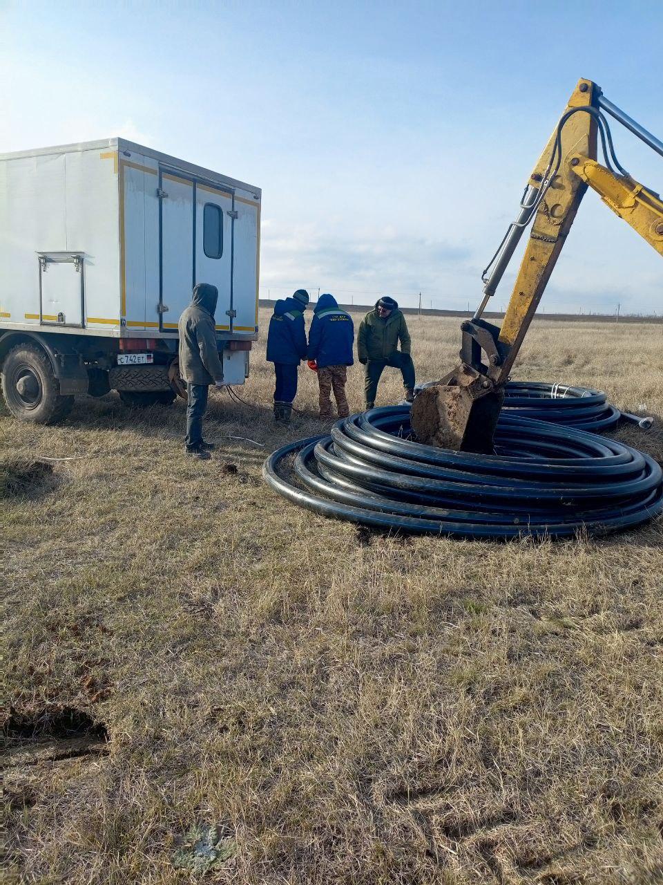 Специалисты улучшили водоснабжение для жителей поселка Александринка в Докучаевске.