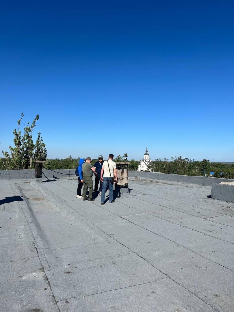 Якутия проверяет качество ремонта кровли домов в Еленовке.