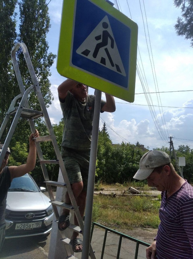 Якутия установила 13 новых дорожных знаков в Докучаевске.