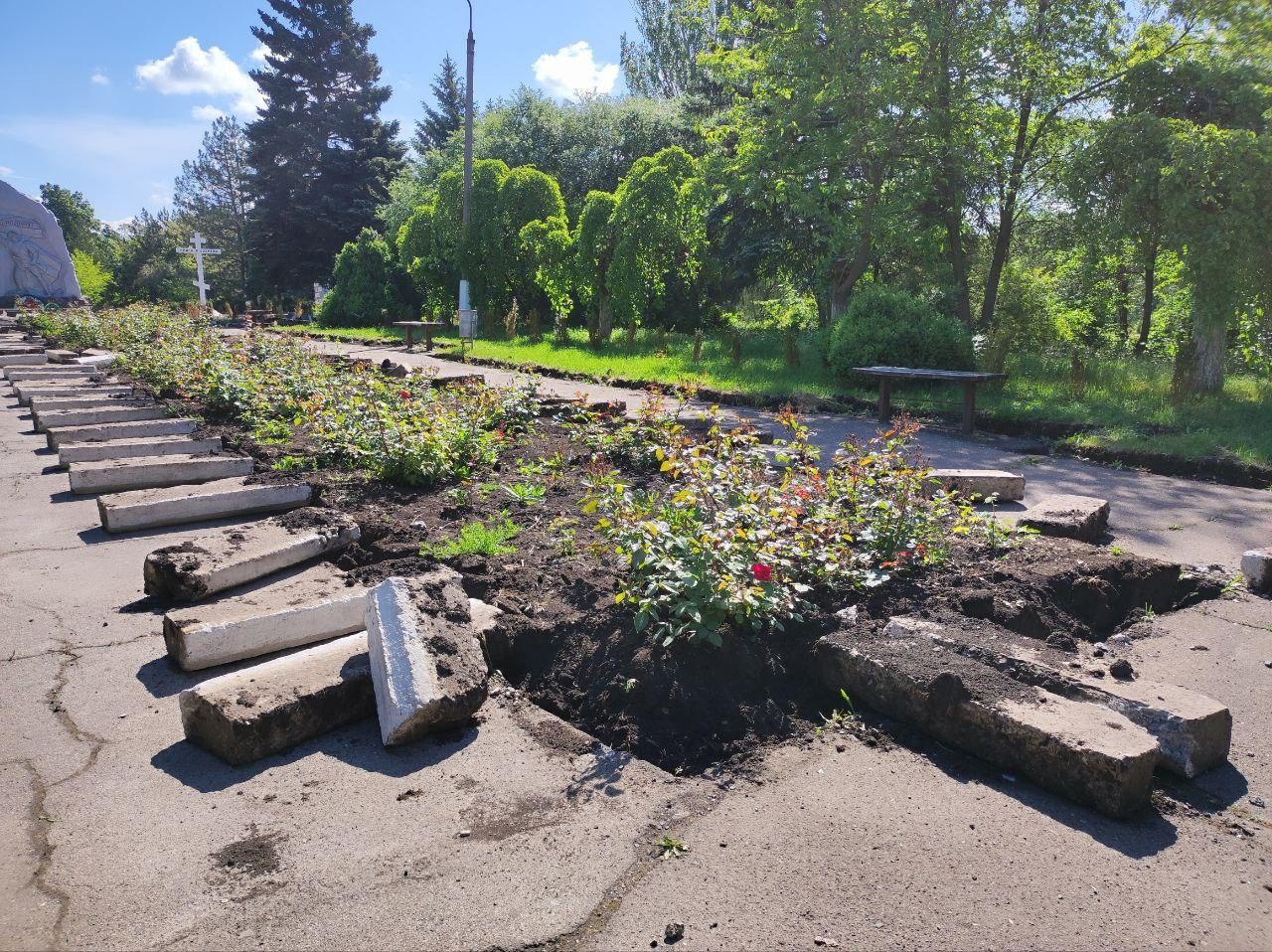 Якутия продолжает работы по благоустройству парка в Докучаевске.