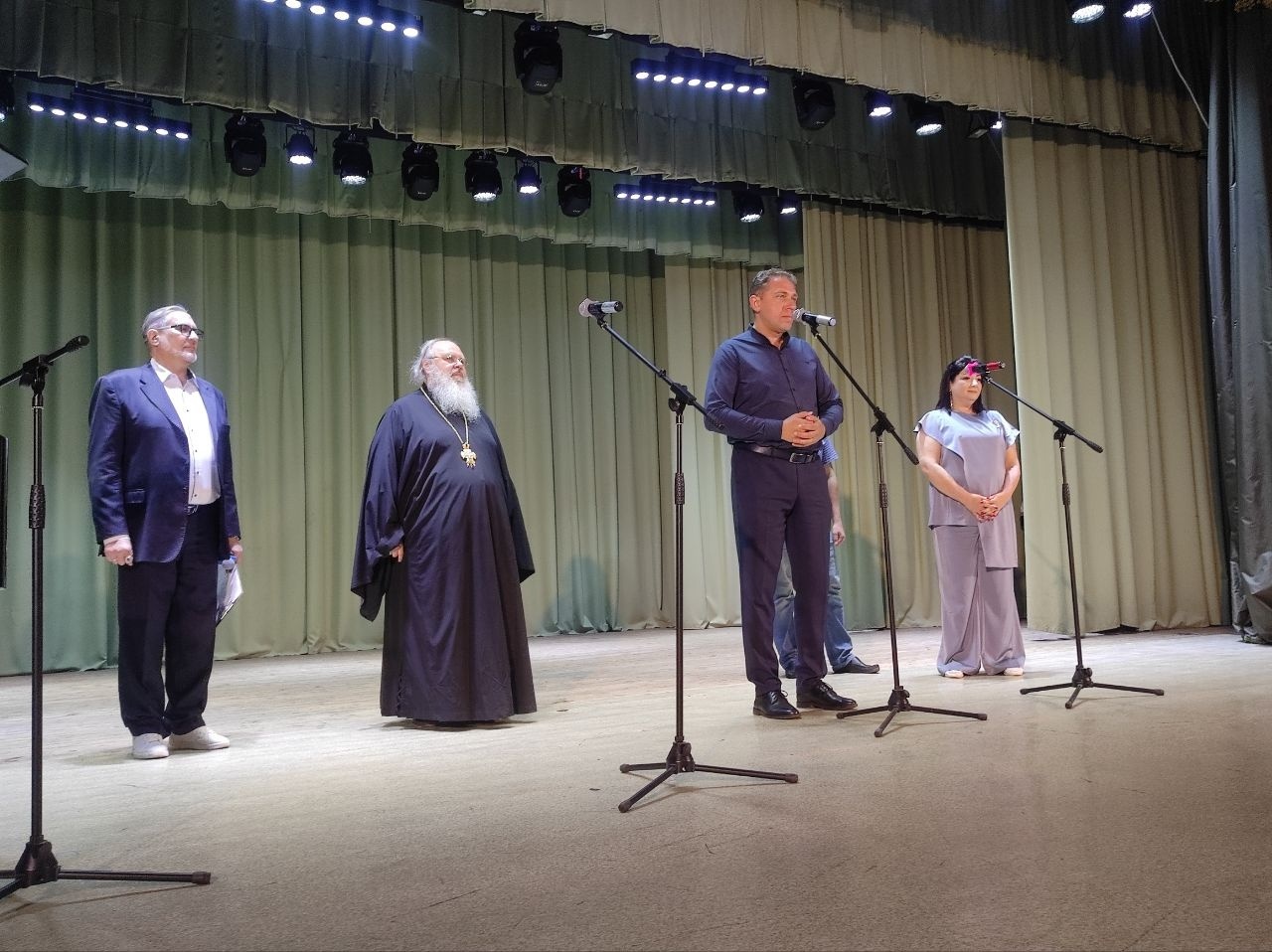 Созвездие талантов: Прошел концерт в Докучаевске ко Дню города.