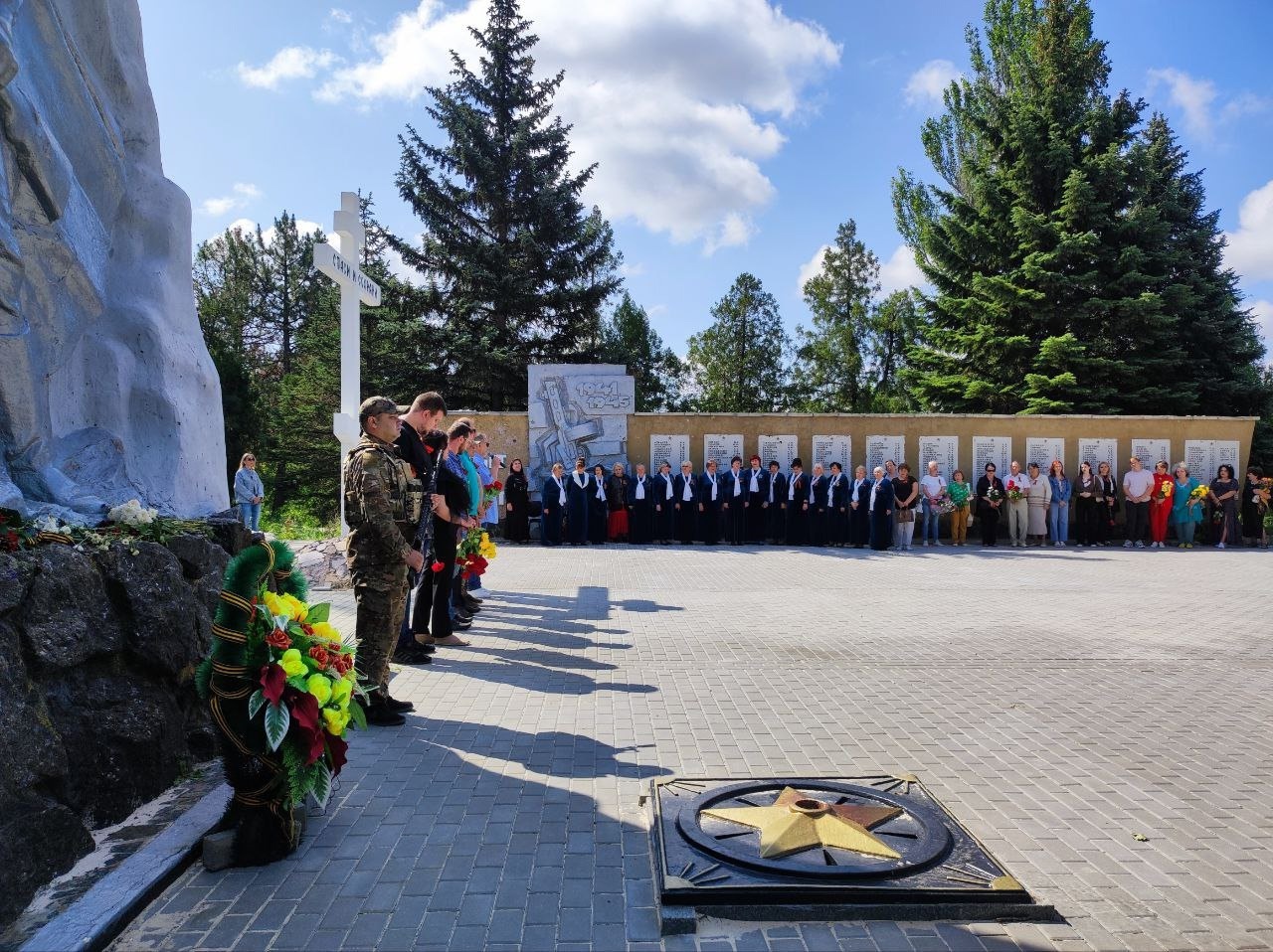 Будем помнить подвиг: День памяти и скорби в Докучаевске.