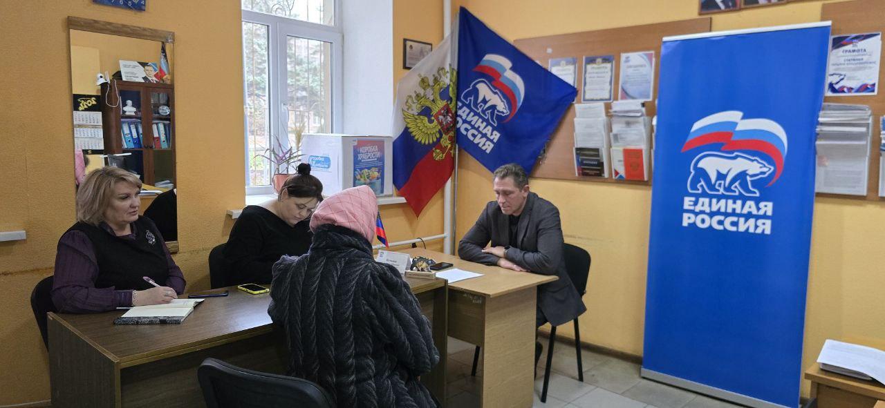 Глава городского округа Докучаевск ответил на вопросы жителей .