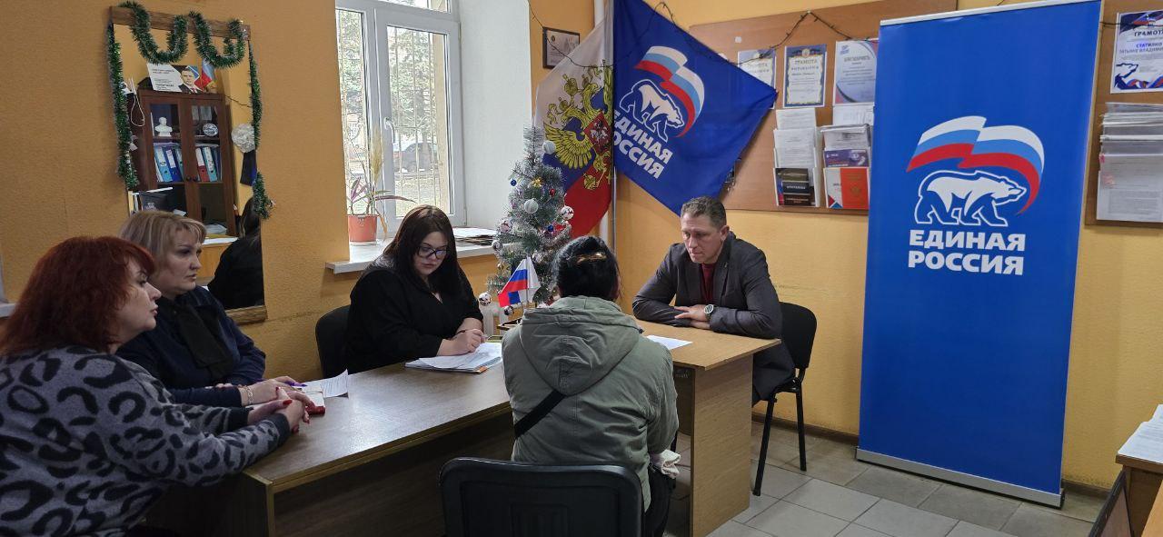 Глава городского округа Докучаевск ответил на вопросы жителей .