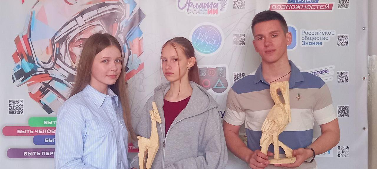 Молодежь Докучаевска пообщалась с чемпионом России Парковой культуры.