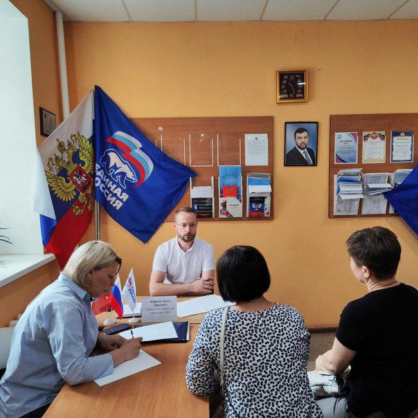 В общественной приемной партии «Единая Россия» города Докучаевска состоялся выездной прием граждан.