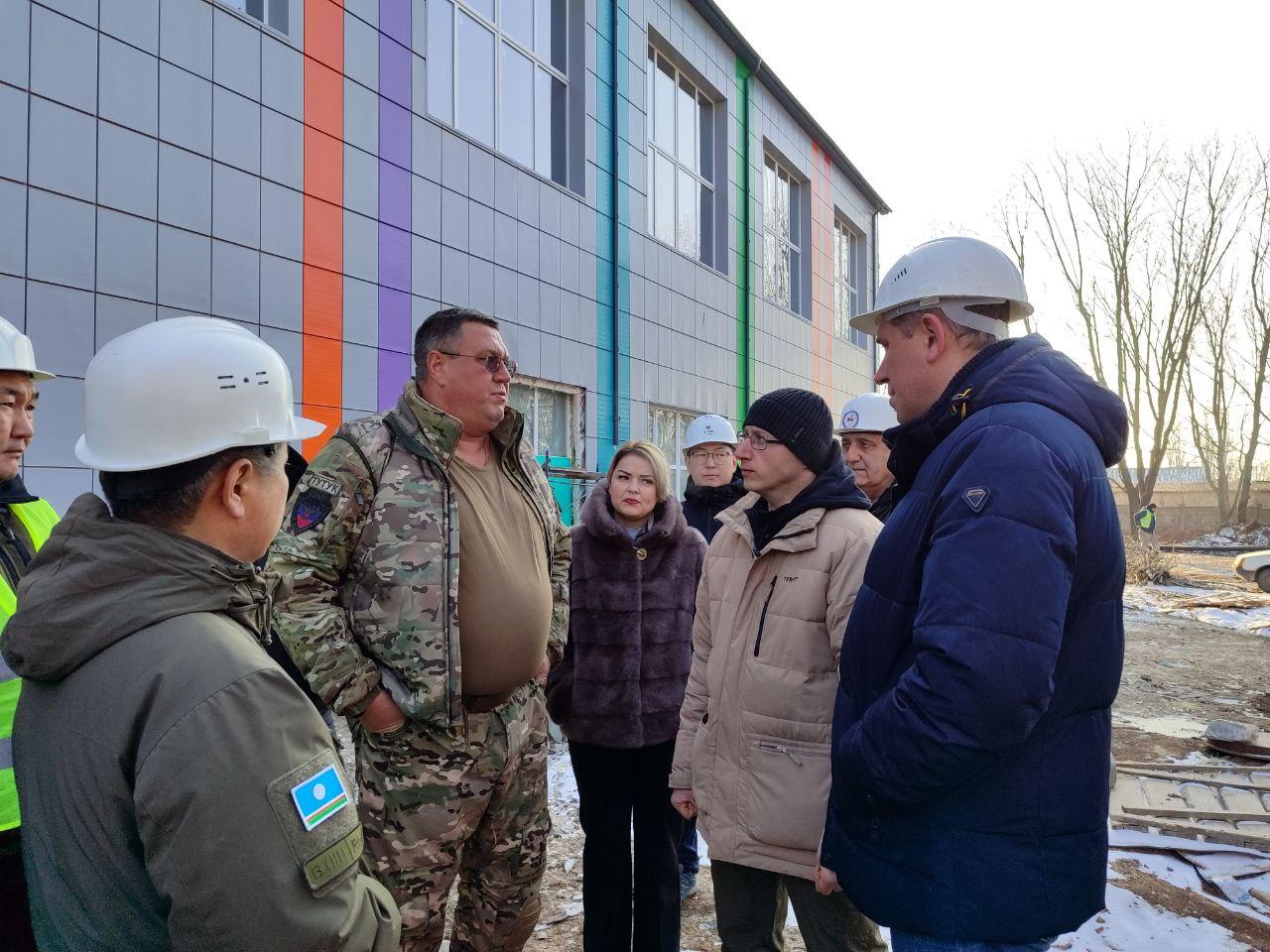 Якутия завершает восстановление спорткомплекса Докучаевска.