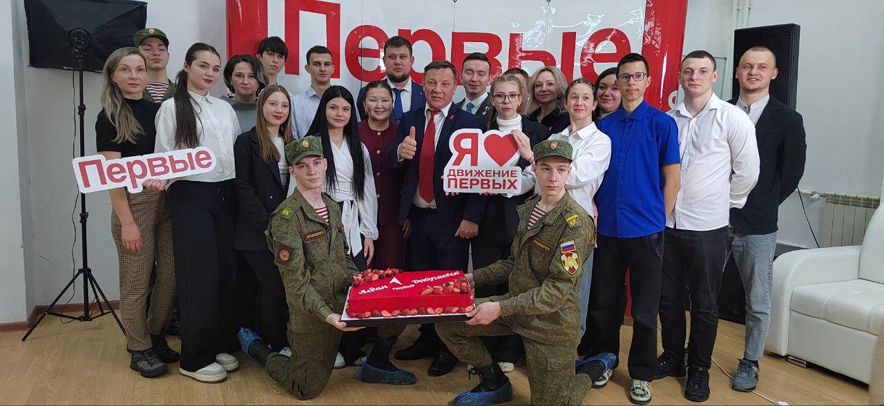 У школьников из Докучаевска завершаются каникулы в Якутии.