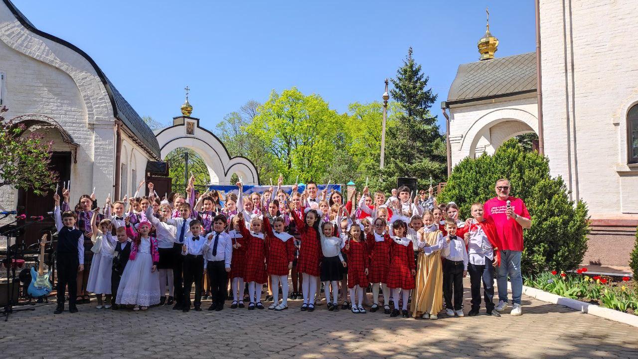Светлый праздник Пасхи прошел в городе Докучаевске.