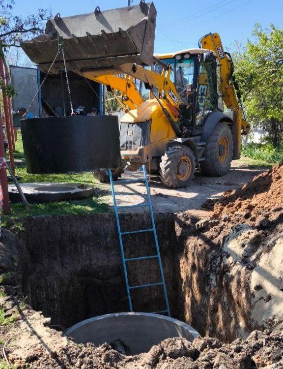 Якутия ремонтирует водопровод в Докучаевске.