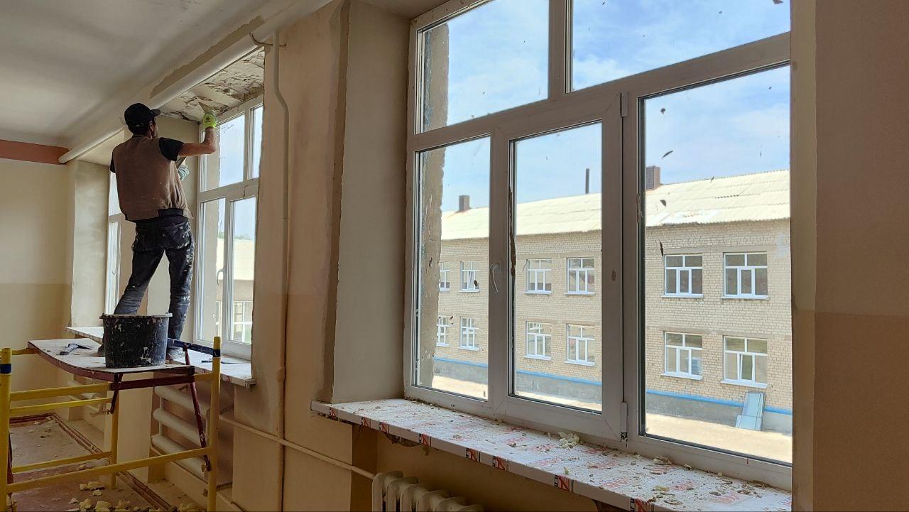 Якутия готовится к ремонту кровли в школе № 2 Еленовки Докучаевского округа.