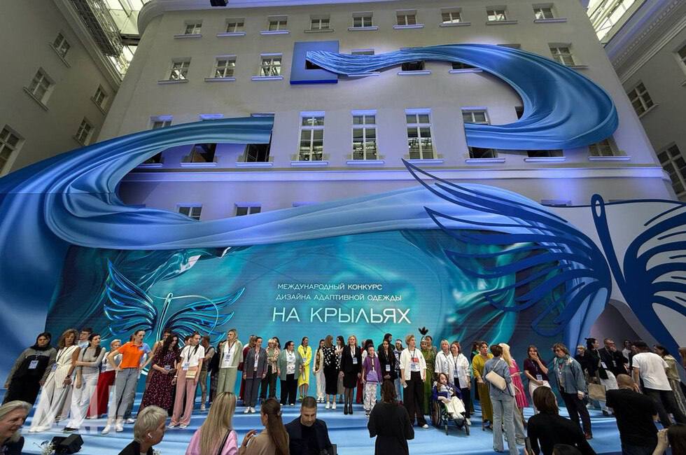 Вчера на полях ПМЭФ  были вручены награды Международного конкурса «На крыльях», где были представлены лучшие образцы от дизайнеров адаптивной одежды из России, Белоруссии, Турции, Бразилии, Нигерии, Коста-Рики, Иордании и Пакистана..