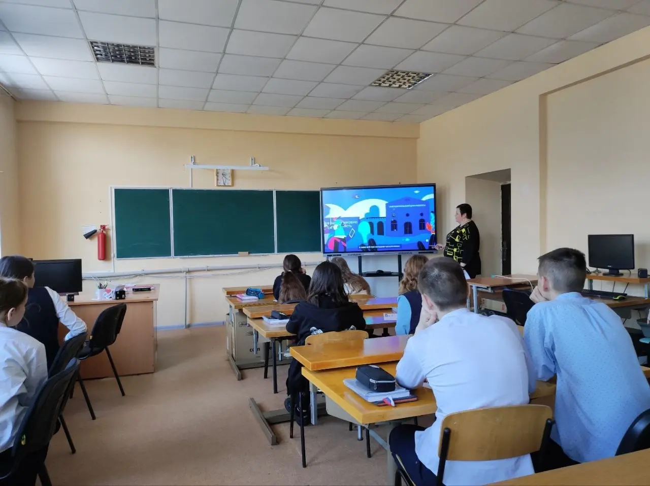 В школах Докучаевска проходят уроки на тему «Как обеспечивается безопасность в сети Интернет».