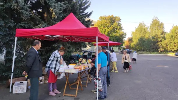 Ярмарка в Докучаевске.