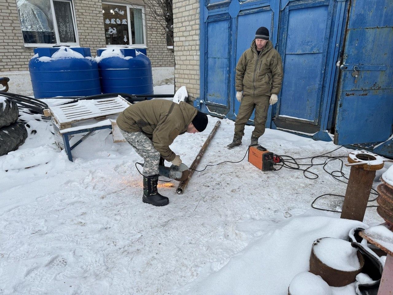 Владимирские специалисты продолжают работу на сетях в Докучаевске.