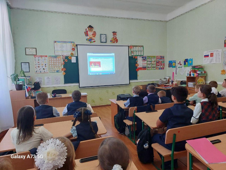 В Докучаевске школьники почтили память жертв фашизма . В Докучаевске школьники почтили память жертв фашизма .