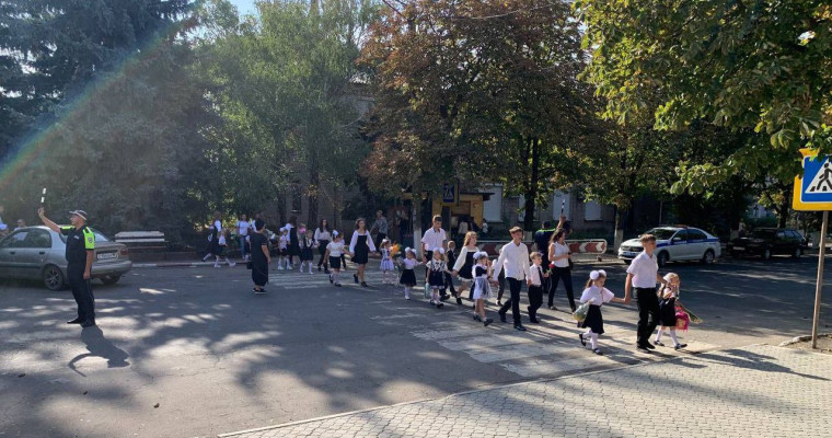 В новом учебном году инспекторы ДПС ежедневно в утренние часы обеспечивают безопасность дорожного движения близи школ Республики. В новом учебном году инспекторы ДПС ежедневно в утренние часы обеспечивают безопасность дорожного движения близи школ Республики.