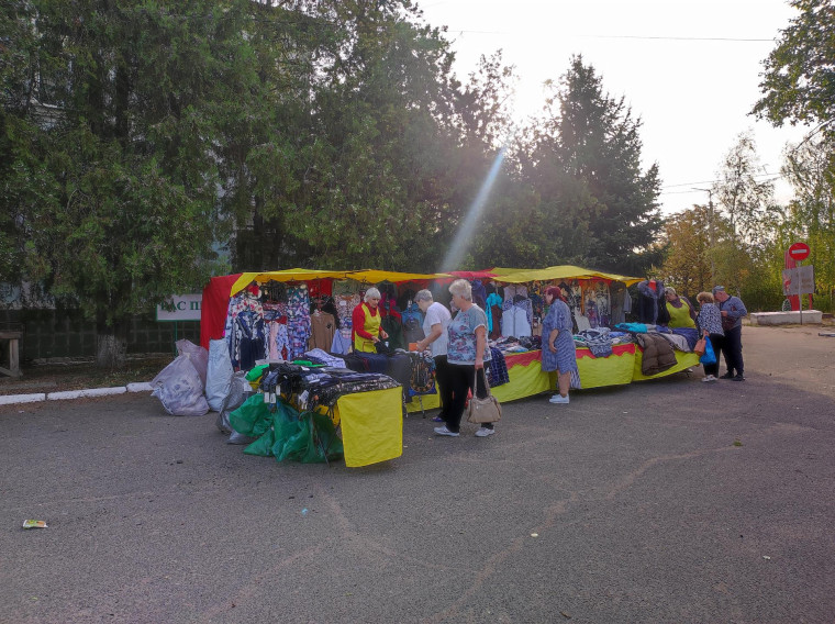 На центральной площади Докучаевска прошла ярмарка . На центральной площади Докучаевска прошла ярмарка .
