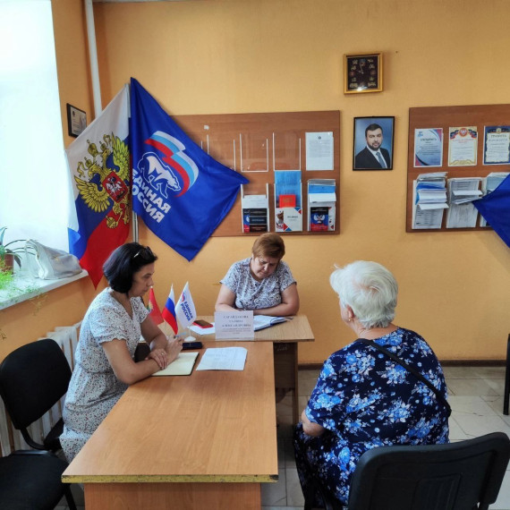 Управляющий социальным фондом России в ДНР провела прием граждан в Докучаевске. Управляющий социальным фондом России в ДНР провела прием граждан в Докучаевске.