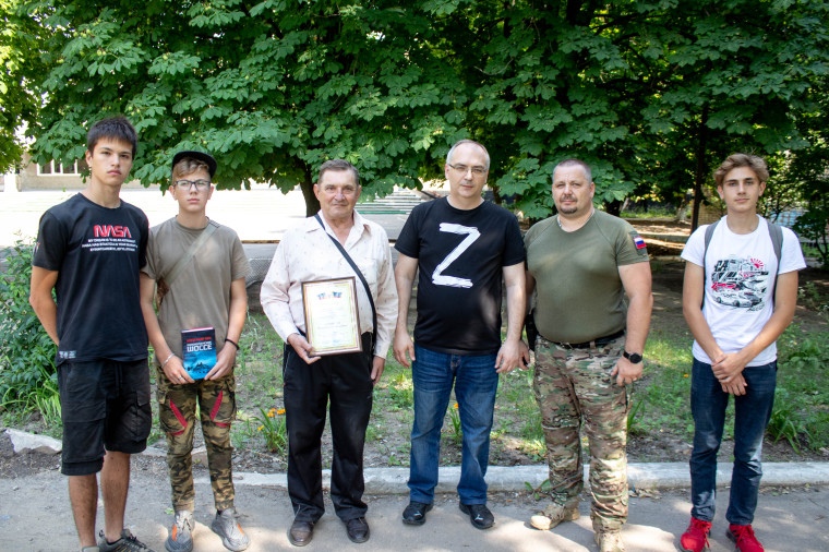 Народный Совет берёт шефство над школьным военно-патриотическим клубом. Народный Совет берёт шефство над школьным военно-патриотическим клубом.
