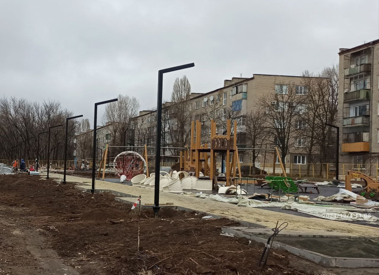В рамках реализации муниципальной программы «Формирование современной городской среды», подрядная организация ООО «ДНК ГРУПП» продолжает работы по обустройству территории на ул. Ленина.. В рамках реализации муниципальной программы «Формирование современной городской среды», подрядная организация ООО «ДНК ГРУПП» продолжает работы по обустройству территории на ул. Ленина..