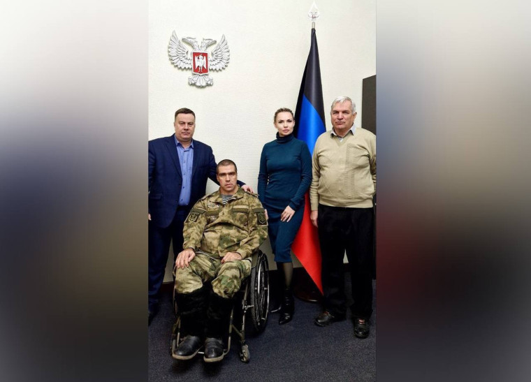 Константин Кузьмин встретился с представителями общественного движения «Шаги к Победе». Константин Кузьмин встретился с представителями общественного движения «Шаги к Победе».