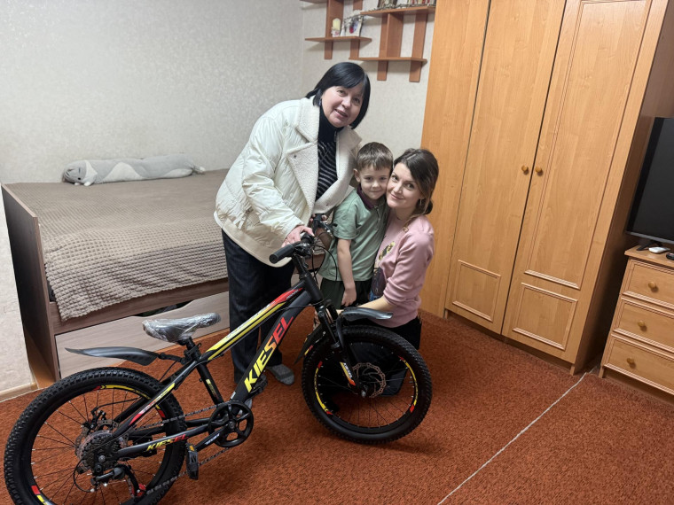 Замминистра труда и социальной защиты ДНР исполнила мечту пятилетнего Матвея из Докучаевска. Замминистра труда и социальной защиты ДНР исполнила мечту пятилетнего Матвея из Докучаевска.