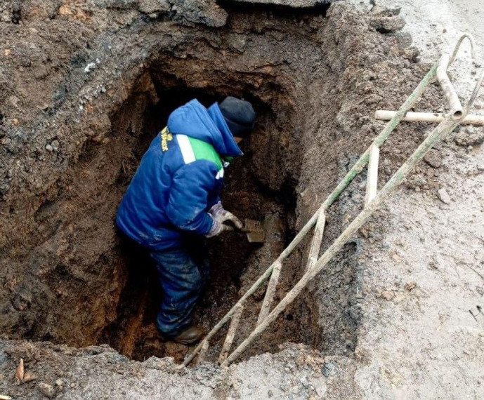 В Докучаевске специалисты «Воды Донбасса» прочистили 2650 метров канализационных сетей. В Докучаевске специалисты «Воды Донбасса» прочистили 2650 метров канализационных сетей.