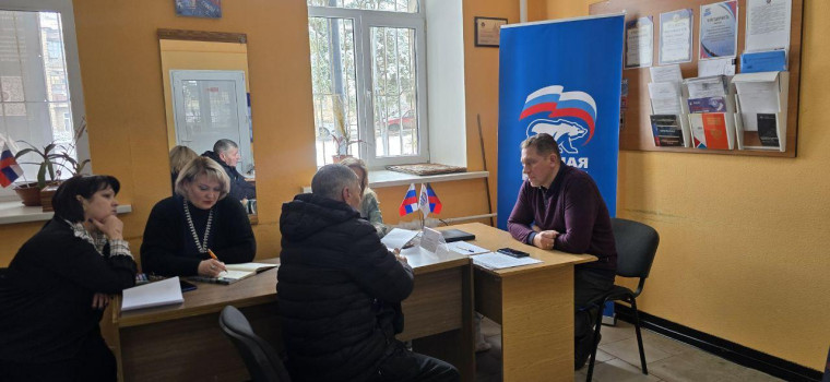 Глава городского округа Докучаевск ответил на вопросы жителей. Глава городского округа Докучаевск ответил на вопросы жителей.