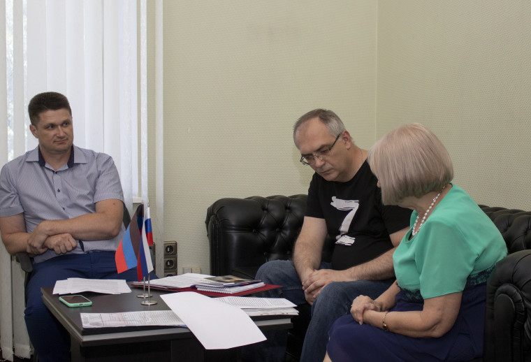 Владимир Бидёвка обсудил вопросы защиты прав трудящихся. Владимир Бидёвка обсудил вопросы защиты прав трудящихся.