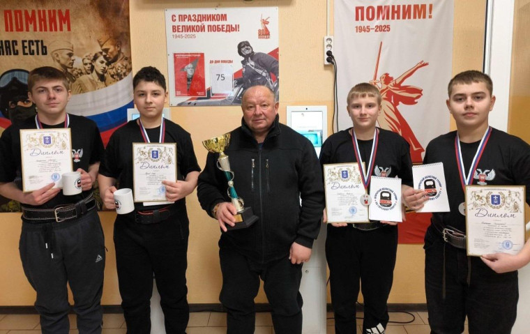 Гиревики Докучаевска одержали победу в турнире в Ростовской области. Гиревики Докучаевска одержали победу в турнире в Ростовской области.