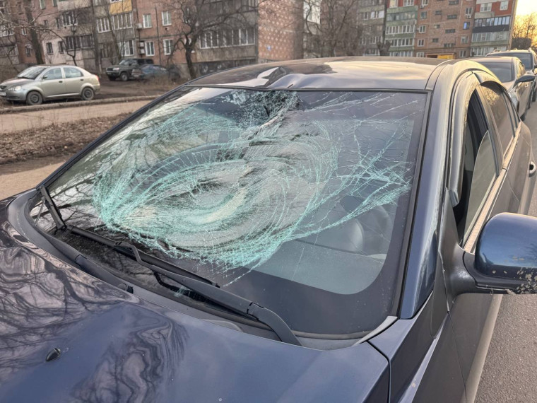 Полицейские устанавливают обстоятельства ДТП, в результате которого пострадал подросток-велосипедист. Полицейские устанавливают обстоятельства ДТП, в результате которого пострадал подросток-велосипедист.