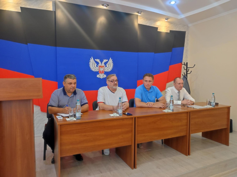 Сход граждан в Докучаевске. Сход граждан в Докучаевске.