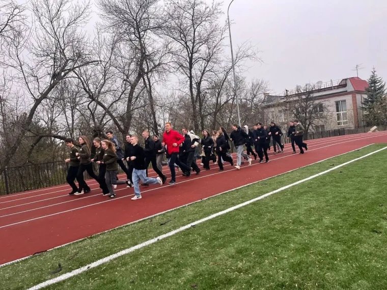 Молодежь Докучаевска поучаствовала в забеге. Молодежь Докучаевска поучаствовала в забеге.