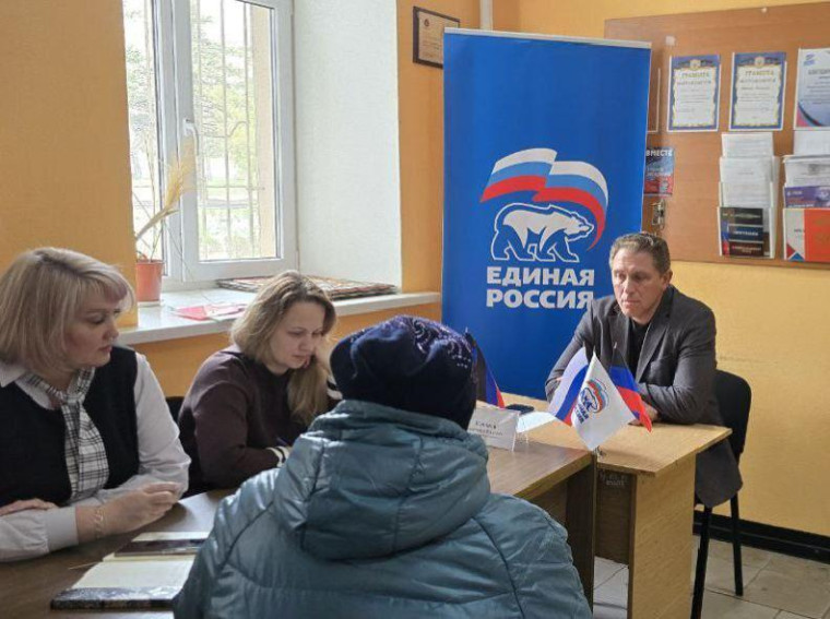 Глава городского округа Докучаевск ответил на вопросы жителей. Глава городского округа Докучаевск ответил на вопросы жителей.