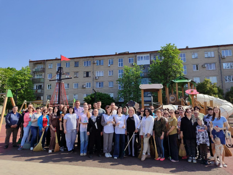 В Докучаевске прошел Всероссийский субботник!. В Докучаевске прошел Всероссийский субботник!.