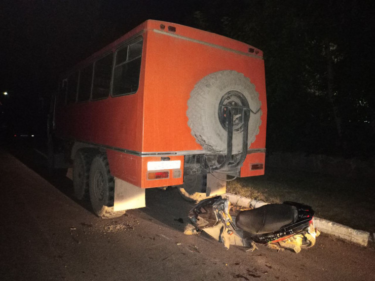 В ДТП в Зугресе пострадали два подростка. В ДТП в Зугресе пострадали два подростка.
