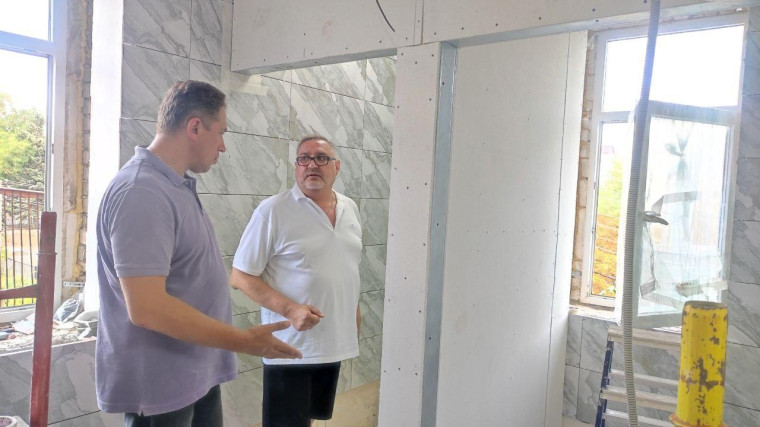 В музыкальной школе Докучаевска продолжается ремонт. В музыкальной школе Докучаевска продолжается ремонт.
