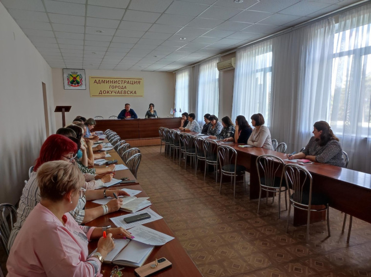 Прошло оперативное совещание. Прошло оперативное совещание.