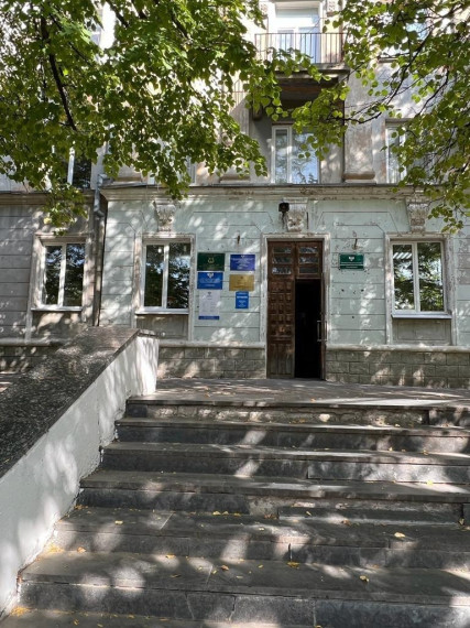 Благодаря помощи региона-шефа в административном комплексе Докучаевска заменили окна. Благодаря помощи региона-шефа в административном комплексе Докучаевска заменили окна.