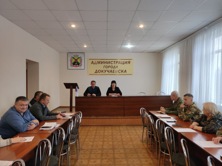 Глава городского округа Докучаевск Александр Качанов встретился с депутатами Докучаевского городского совета и руководителями предприятий, учреждений и организаций города.. Глава городского округа Докучаевск Александр Качанов встретился с депутатами Докучаевского городского совета и руководителями предприятий, учреждений и организаций города..