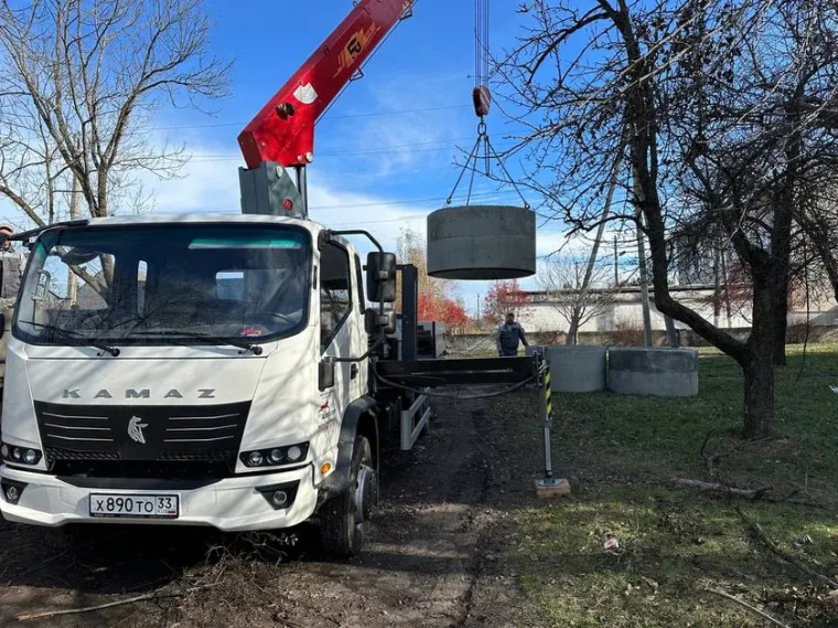 Владимирцы продолжают работы над водопроводом в Докучаевске. Владимирцы продолжают работы над водопроводом в Докучаевске.