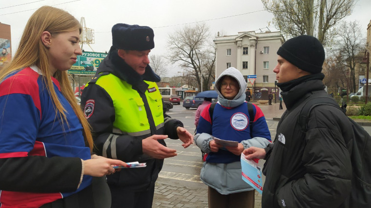 Сотрудники ГИБДД провели акцию, посвященную Всемирному дню памяти жертв ДТП. Сотрудники ГИБДД провели акцию, посвященную Всемирному дню памяти жертв ДТП.