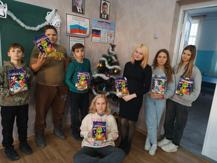Из Владимирской области привезли подарки детям Докучаевска. Из Владимирской области привезли подарки детям Докучаевска.