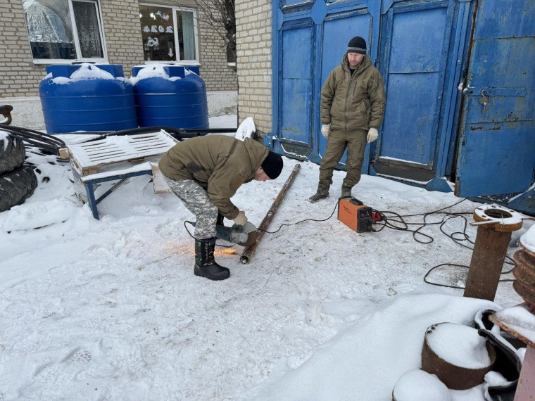 Владимирские специалисты продолжают работу на сетях в Докучаевске. Владимирские специалисты продолжают работу на сетях в Докучаевске.