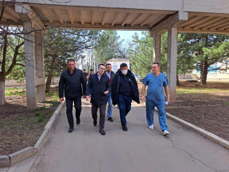 Спикер и депутаты парламента Якутии посетили Докучаевск. Спикер и депутаты парламента Якутии посетили Докучаевск.