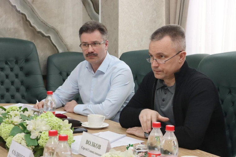 Вице-губернатор Владимирской области обсудил восстановление Докучаевска с председателем правительства ДНР. Вице-губернатор Владимирской области обсудил восстановление Докучаевска с председателем правительства ДНР.