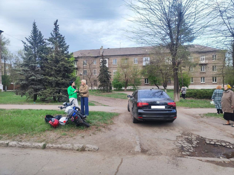 В ДТП травмированы несовершеннолетние водитель и пассажир мопеда. В ДТП травмированы несовершеннолетние водитель и пассажир мопеда.