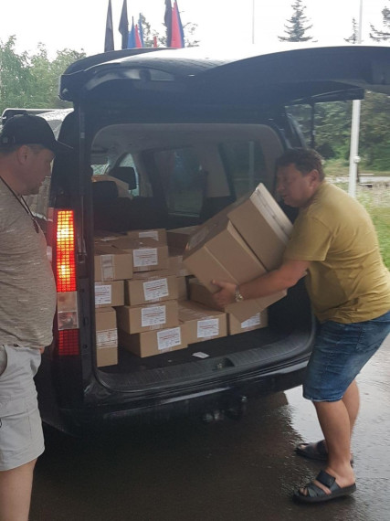 Владимирский предприниматель привез сладости в Докучаевск. Владимирский предприниматель привез сладости в Докучаевск.